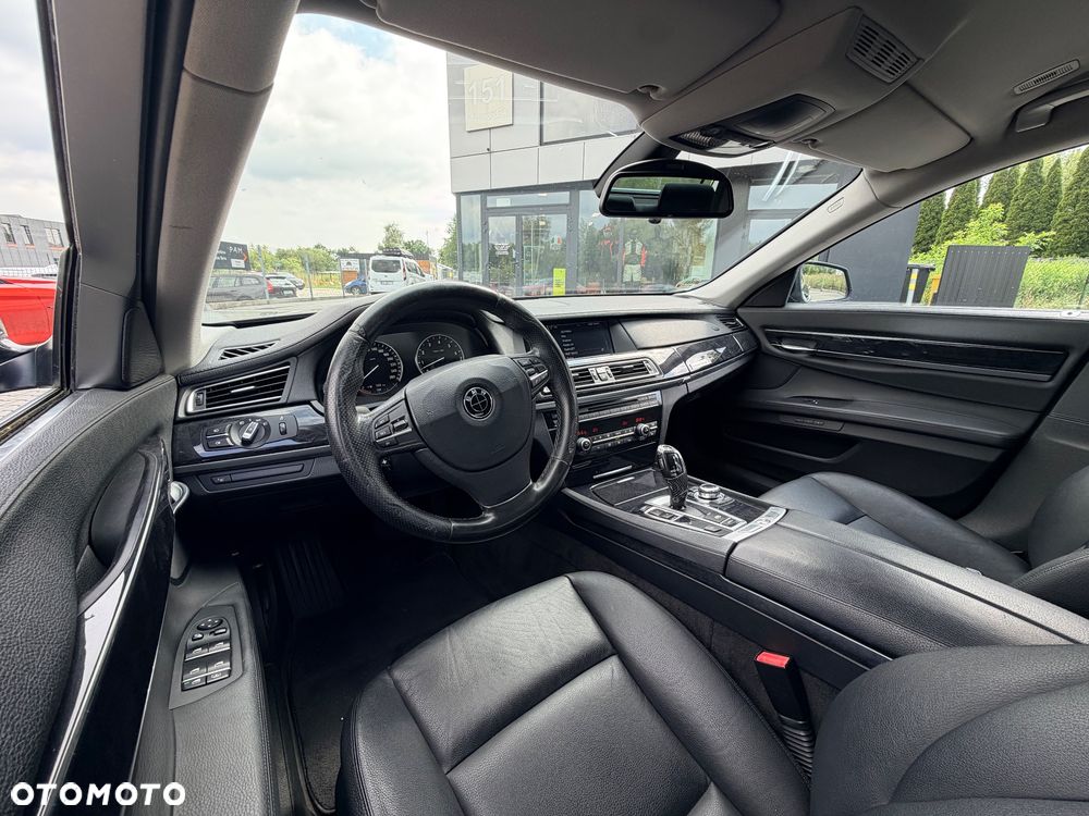 BMW Seria 7 750i - 9