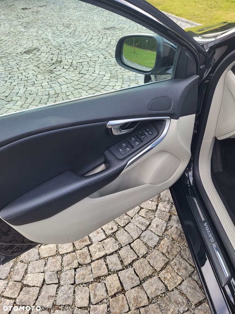 Volvo V40 D4 Drive-E Summum - 13