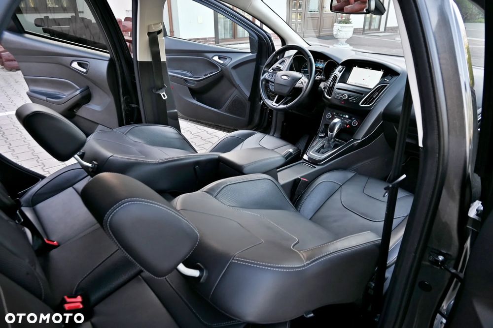 Ford Focus 1.5 EcoBoost Titanium - 24