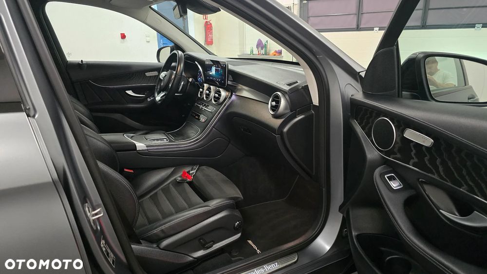 Mercedes-Benz GLC 300 d 4Matic 9G-TRONIC AMG Line Plus - 7
