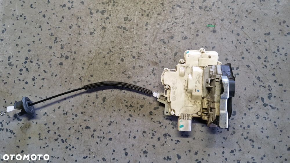 AUDI A4 B8 ZAMEK DRZWI LEWY TYŁ - 1