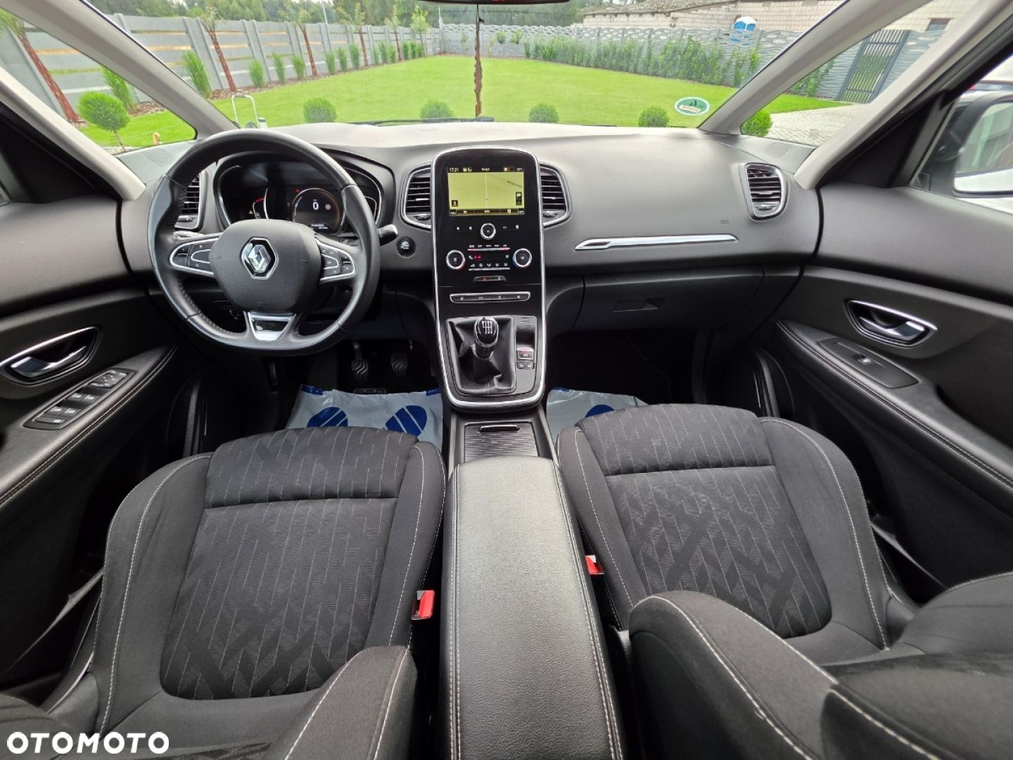 Renault Grand Scenic - 16