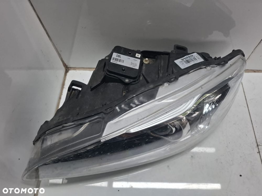LAMPA LEWA PRZEDNIA PRZÓD VOLVO V60 S60 LIFT XENON 31698824 USZKODZONA - 5