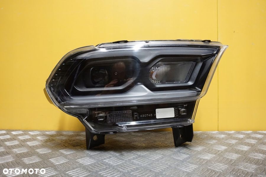 DODGE DURANGO LIFT 2021- REFLEKTOR LAMPA PRAWA CZARNA LED USA - 1