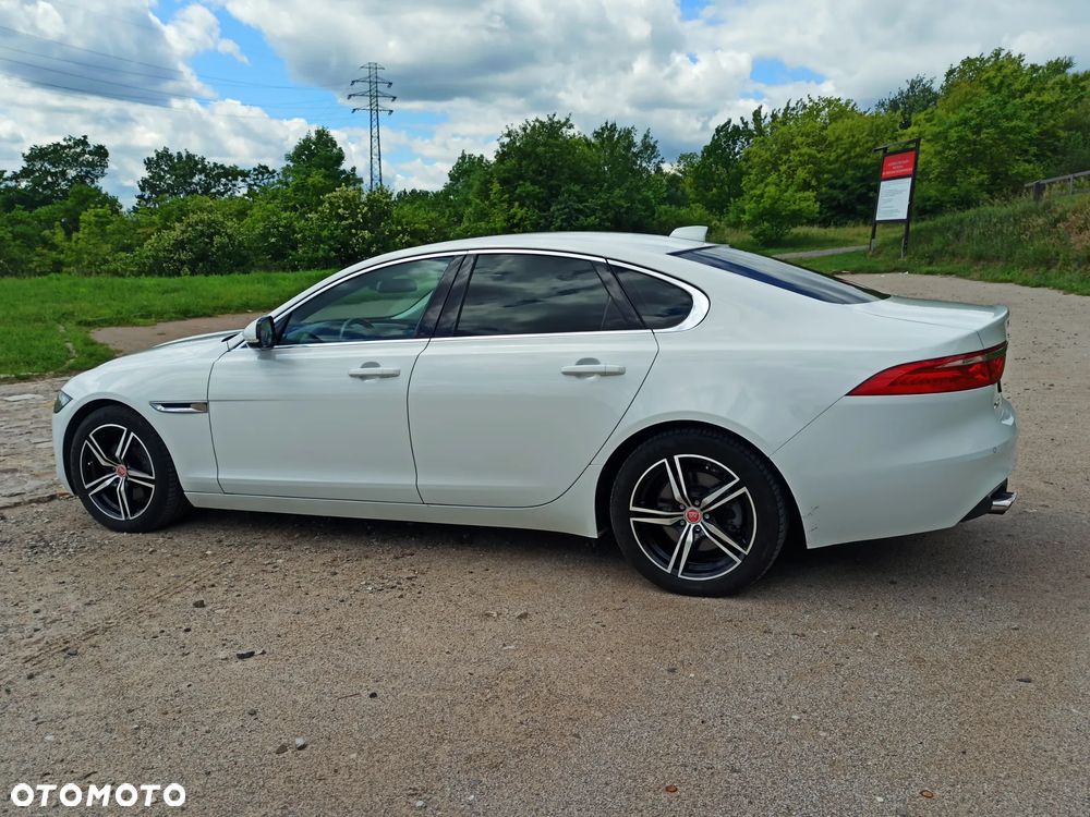 Jaguar XF 2.0 i4D Prestige - 10