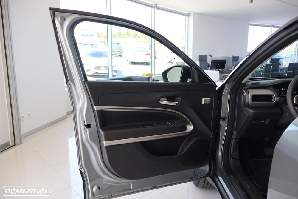 Jeep Avenger 1.2 e-Hybrid Longitude DCT - 19