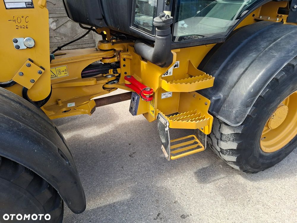 Caterpillar CAT 908 M - 12