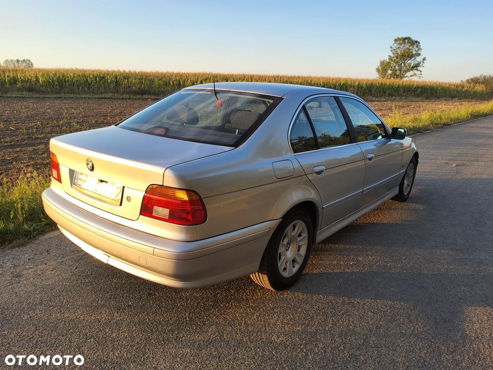 BMW Seria 5 520d - 24