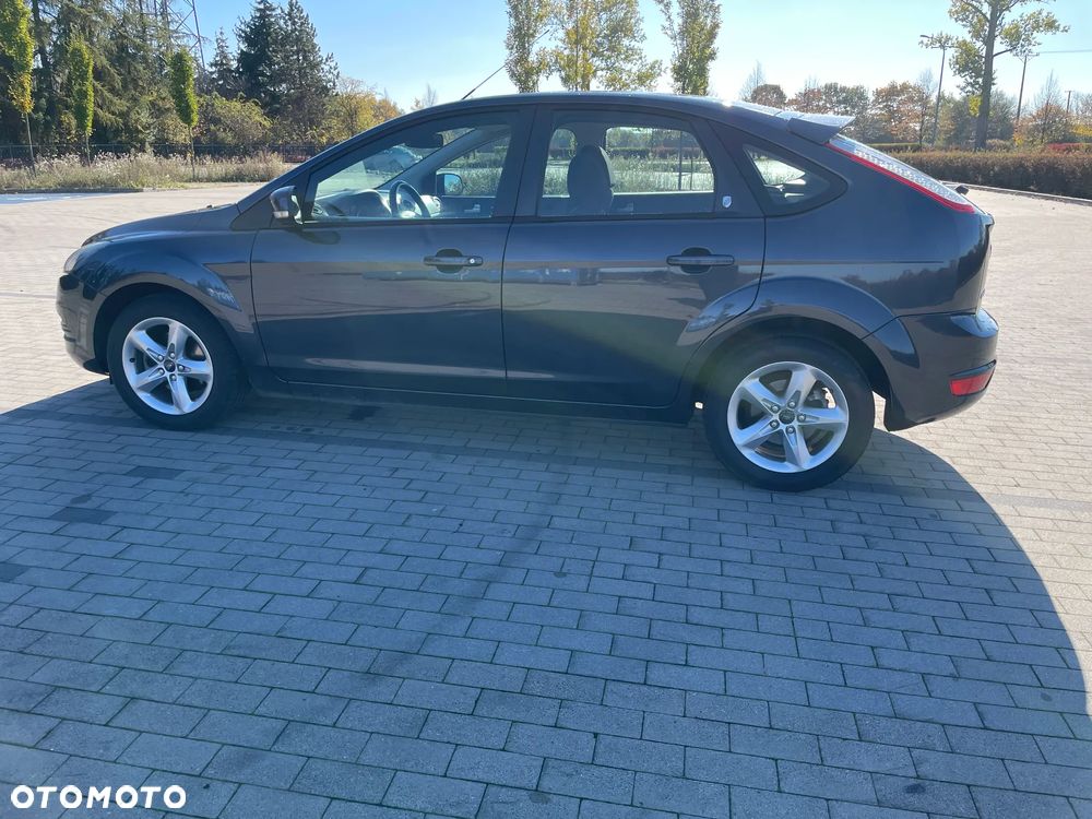 Ford Focus 1.8 Ghia - 10