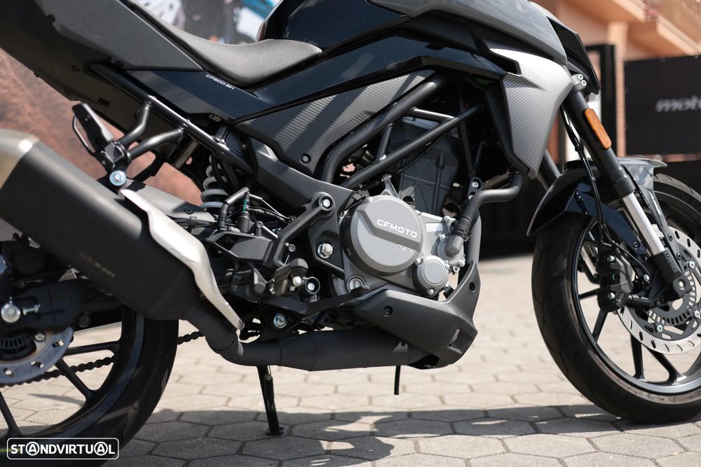 CF Moto 300NK - 13