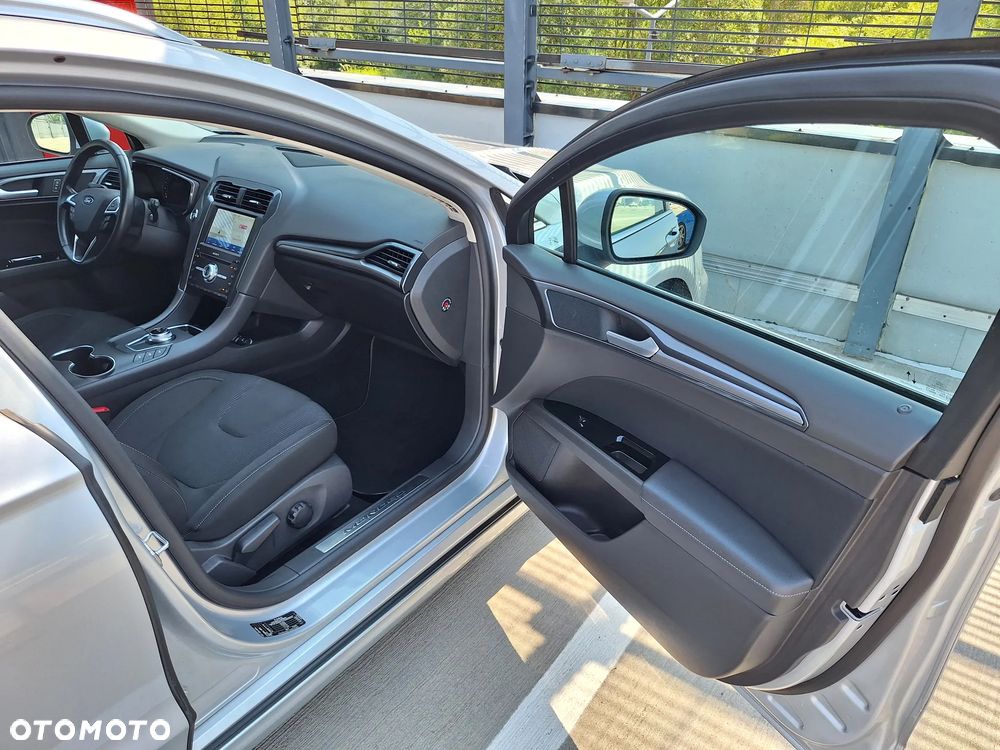 Ford Mondeo 2.0 EcoBlue Titanium - 24