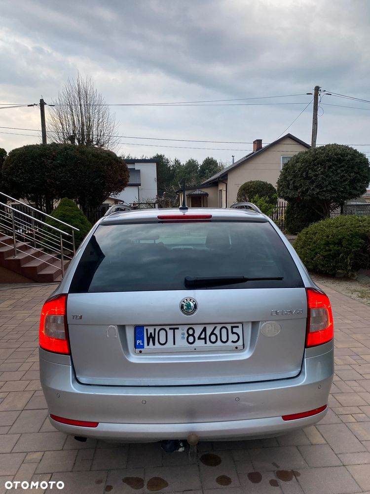 Skoda Octavia 2.0 TDI Ambiente DSG - 9