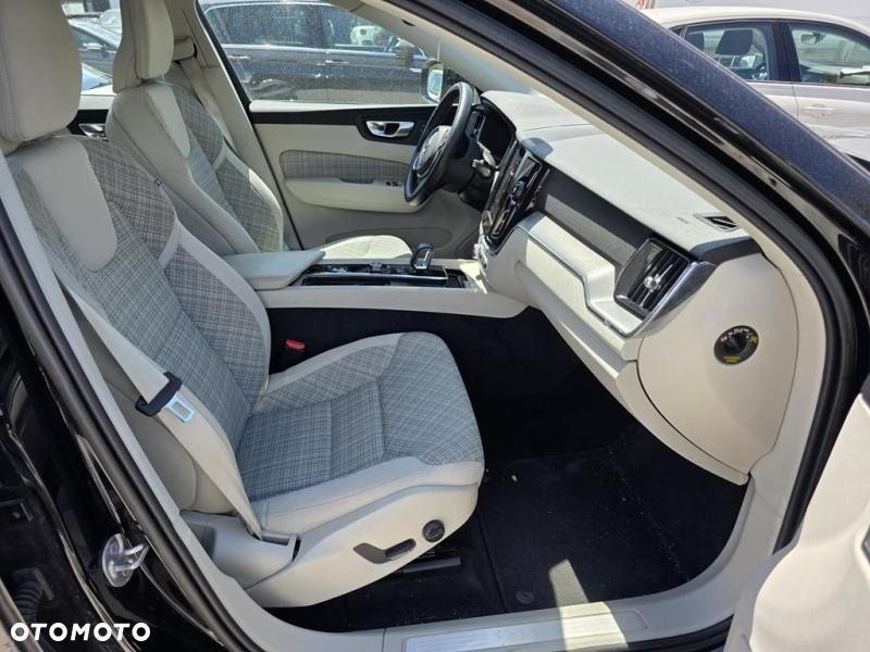 Volvo XC 60 B4 D AWD Essential - 26
