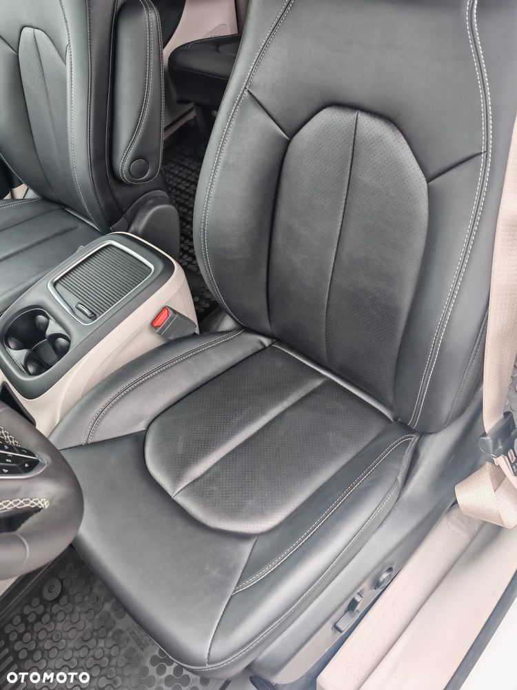 Chrysler Pacifica - 22