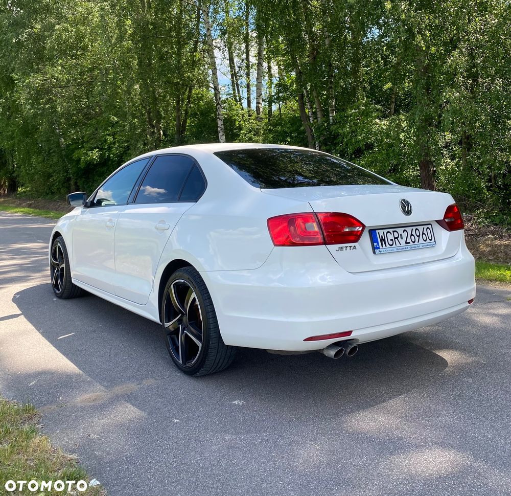 Volkswagen Jetta - 3