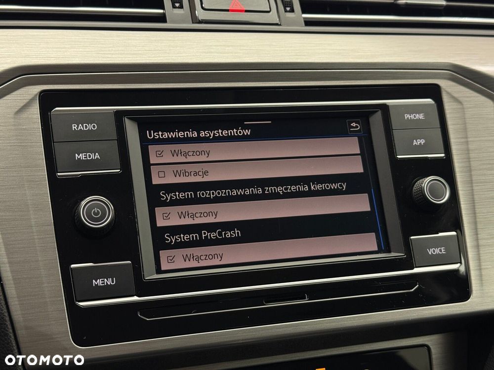 Volkswagen Passat 2.0 TDI EVO Essence DSG - 35