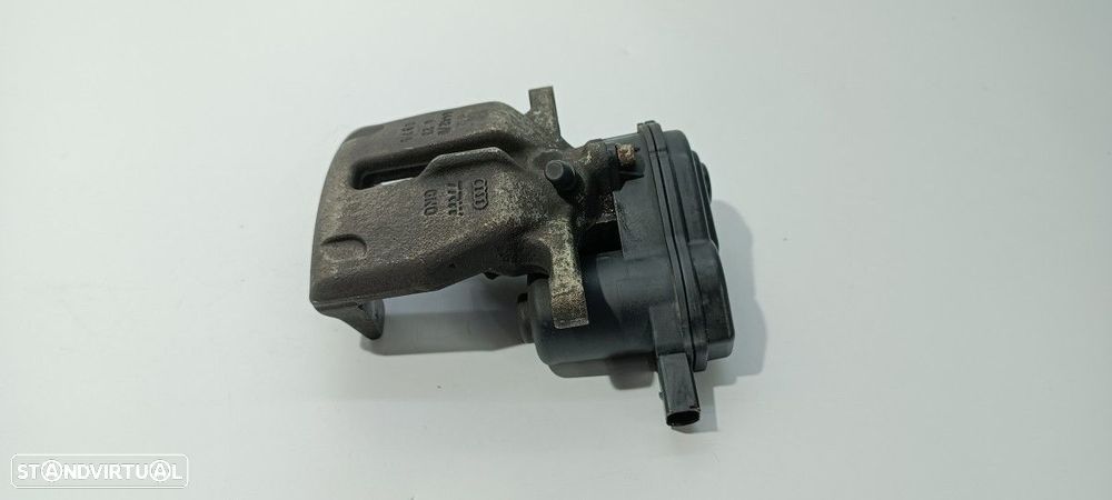 PINÇA DE TRAVÃO TRASEIRA ESQUERDA AUDI A4 BER. (B8) E - 1