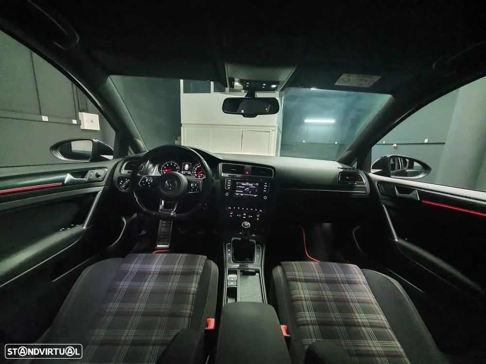 VW Golf 2.0 TSi GTI - 18