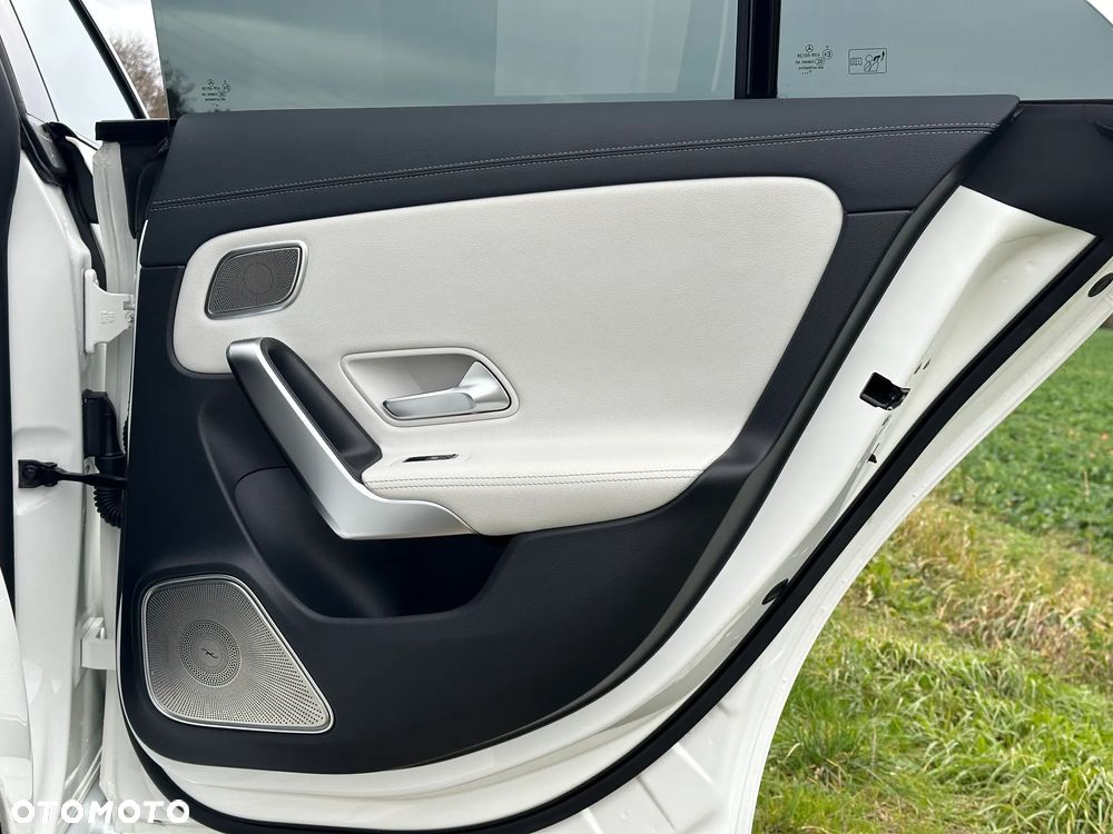 Mercedes-Benz CLA 220 d AMG Line 8G-DCT - 32