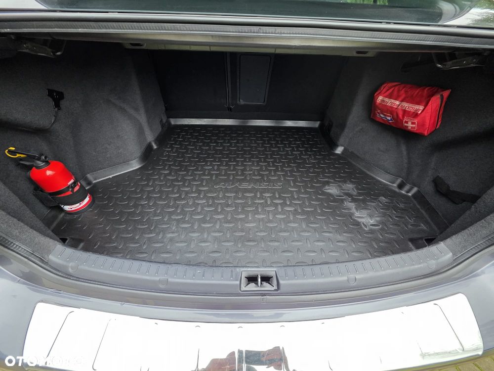 Toyota Avensis 1.8 Premium MS - 35