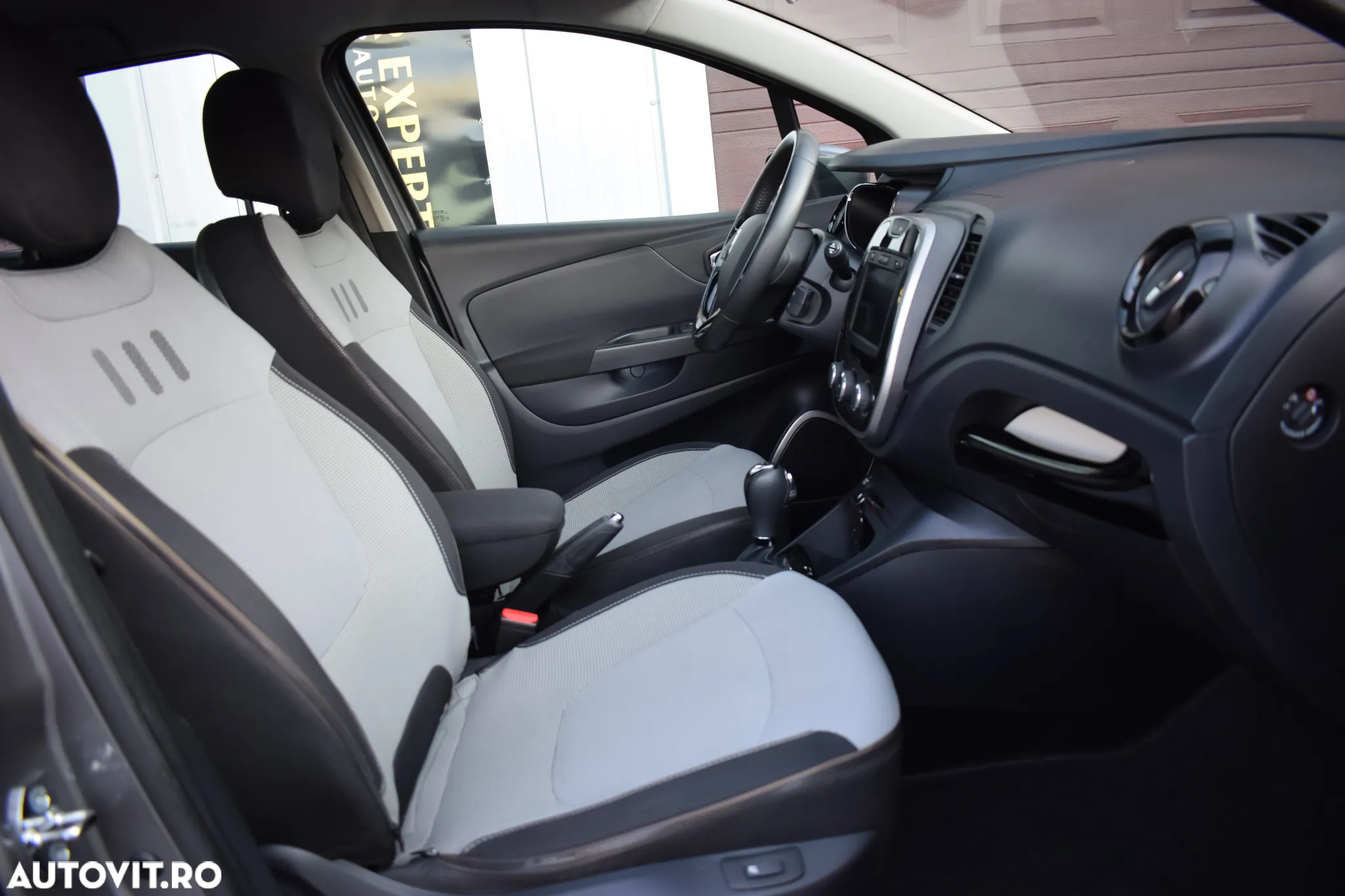 Renault Captur ENERGY TCe EDC Intens - 10