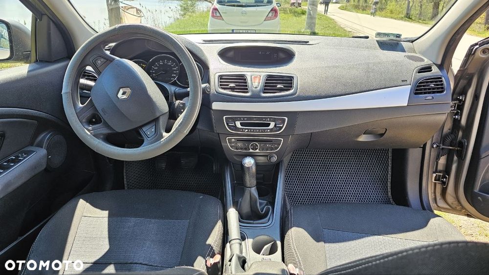 Renault Fluence 1.6 16V Expression - 8