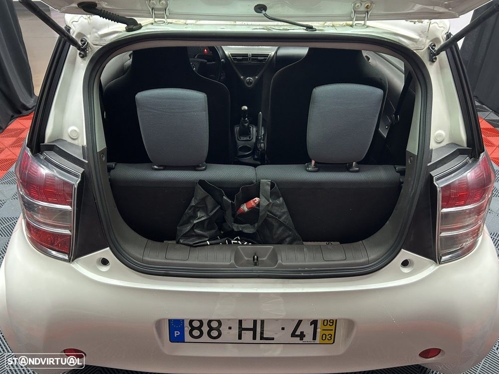 Toyota iQ 1.0 VVT-i - 12