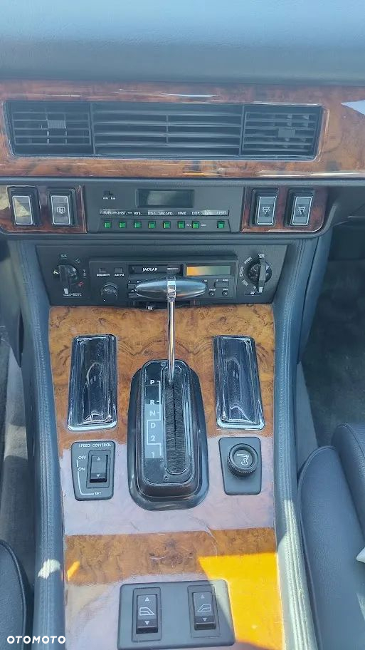 Jaguar XJ XJ12 5.3i - 8