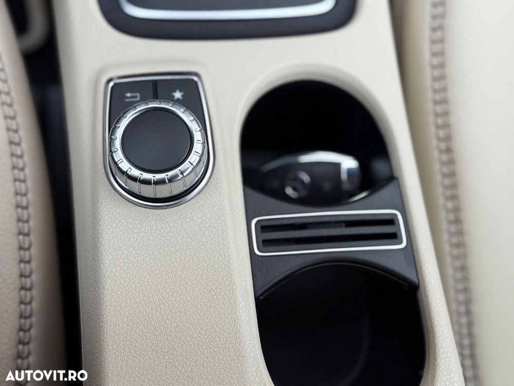 Mercedes-Benz GLA 180 7G-DCT - 16