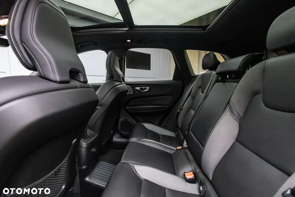 Volvo XC 60 T8 Plug-In Hybrid AWD R-Design - 28