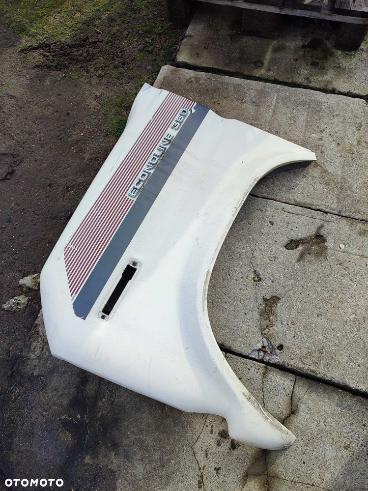 Ford Econoline 1990 błotnik przedni lewy