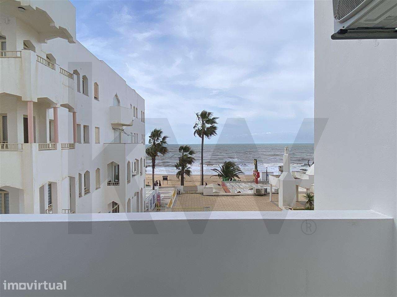 Apartamento T2 Renovado com vista mar - 1ª linha de mar em Quarteira - Grande imagem: 2/38