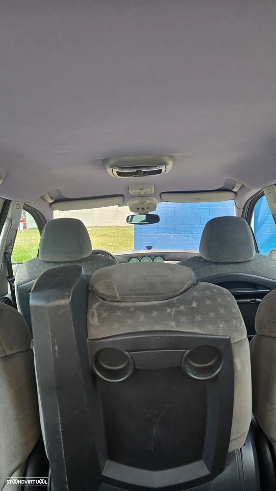Peugeot 807 2.2 HDi - 12