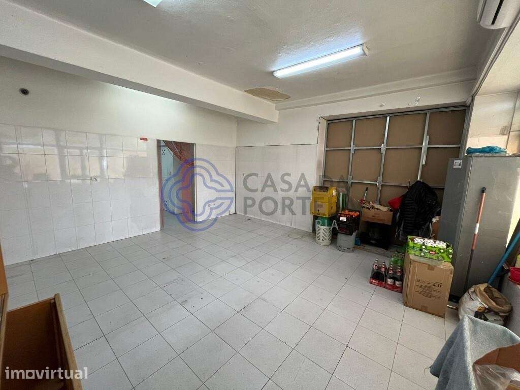Loja Com possibilidade de Habitação T0 - Grande imagem: 2/15