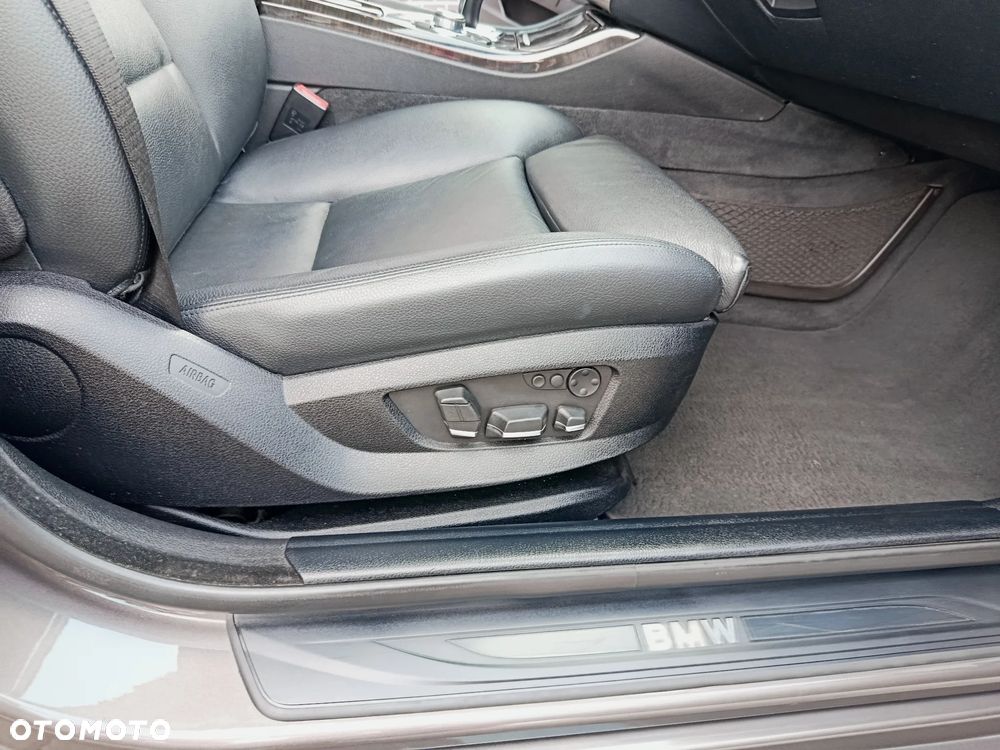 BMW Seria 5 530d xDrive - 26