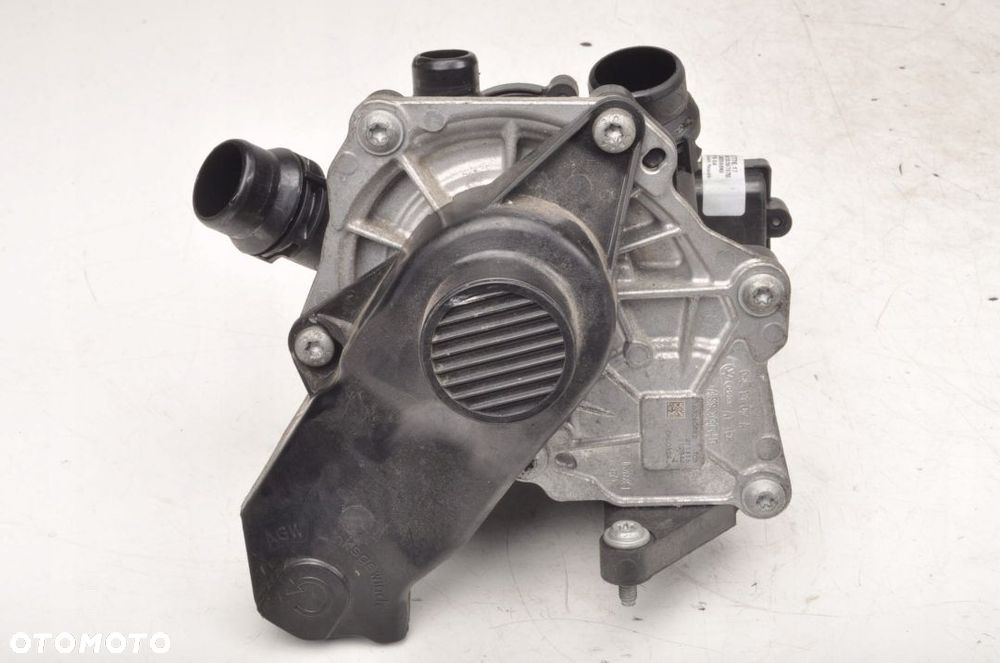 AUDI A4 B9 2.0 TFSI POMPA WODY 06L121111M - 1