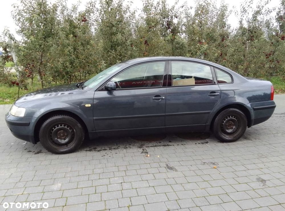 Volkswagen Passat - 1