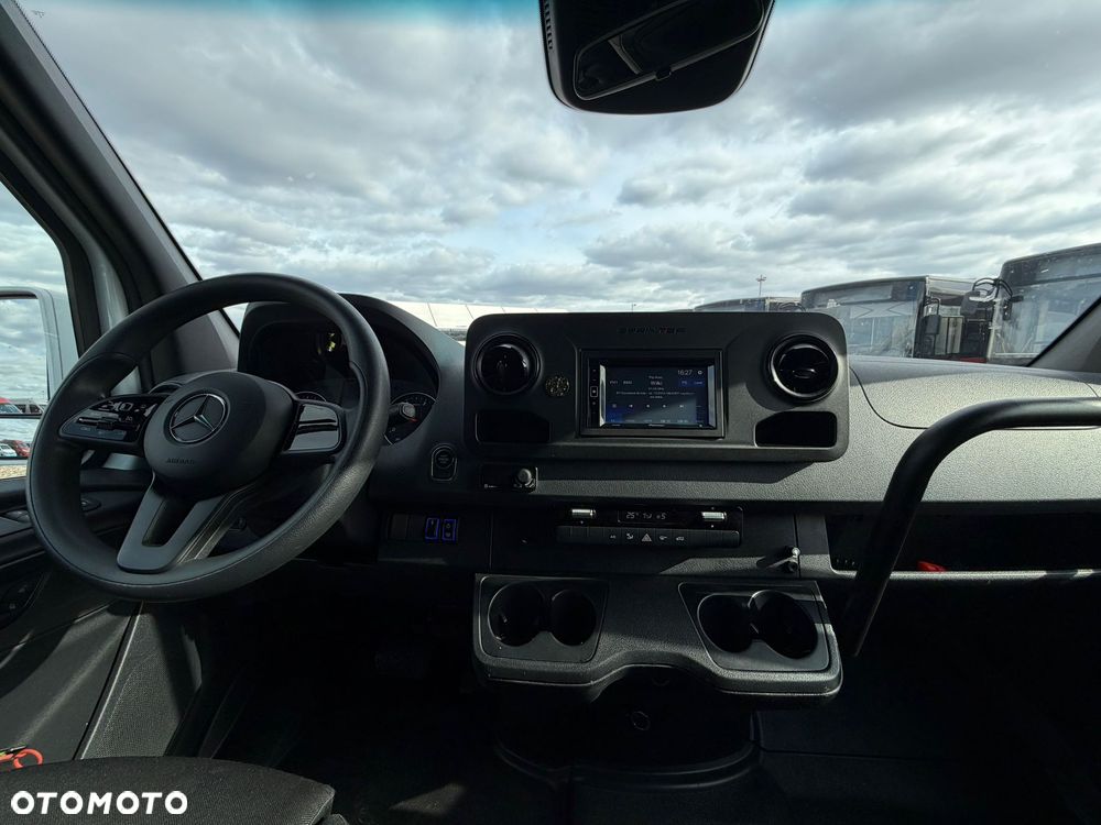 Mercedes-Benz Sprinter 517 - 19