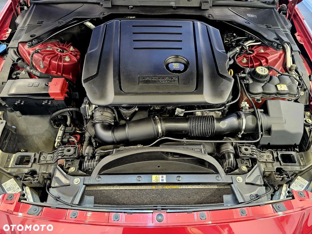 Jaguar XE 20d R-Sport Ingenium Edition - 15