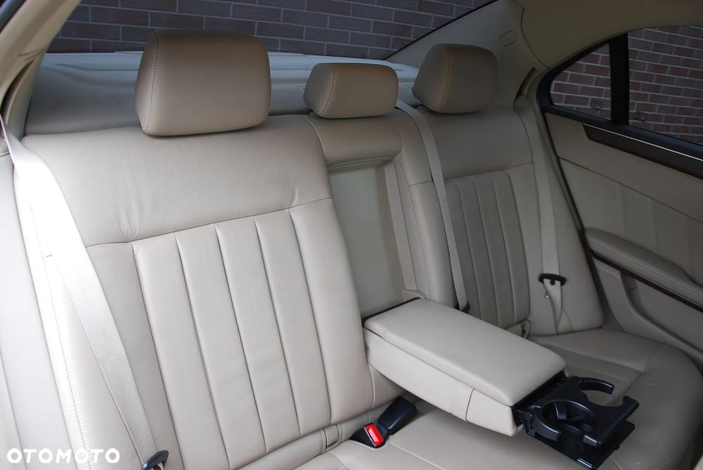 Mercedes-Benz Klasa E ver-200-cgi-blueefficiency-elegance - 12