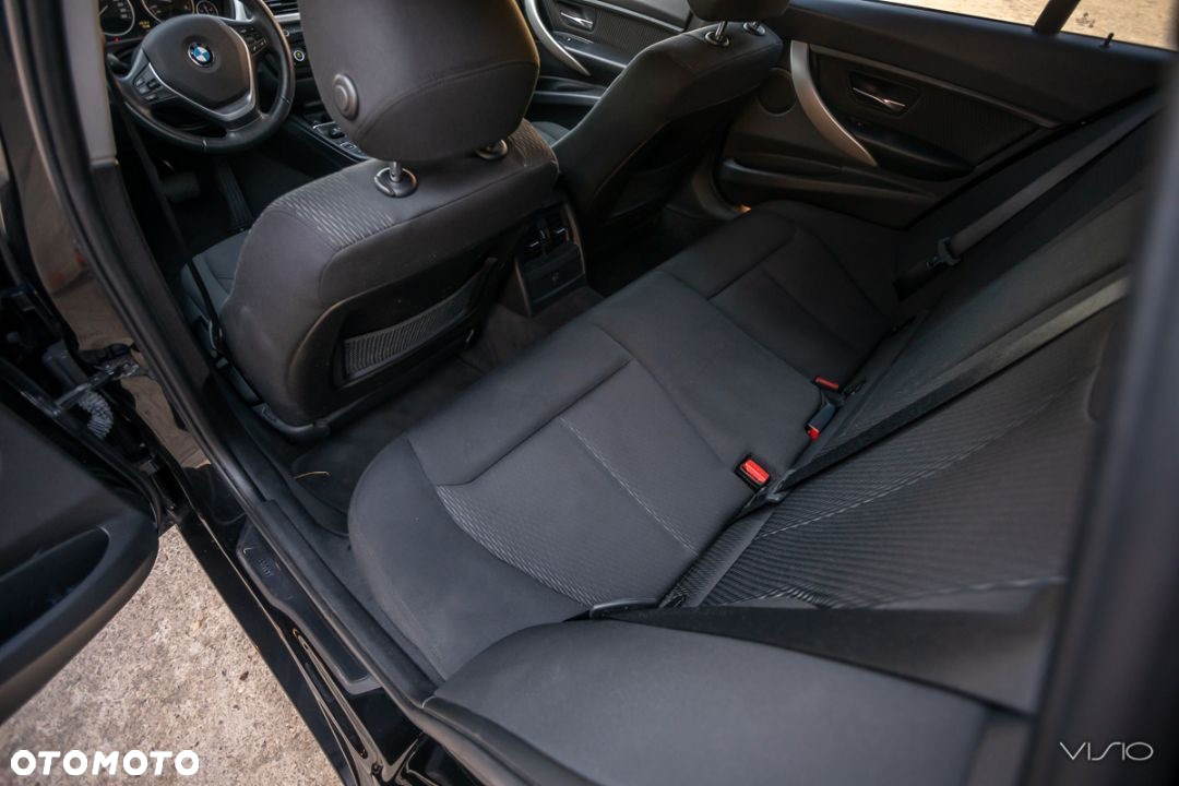 BMW Seria 3 318d DPF Touring Edition Sport - 20