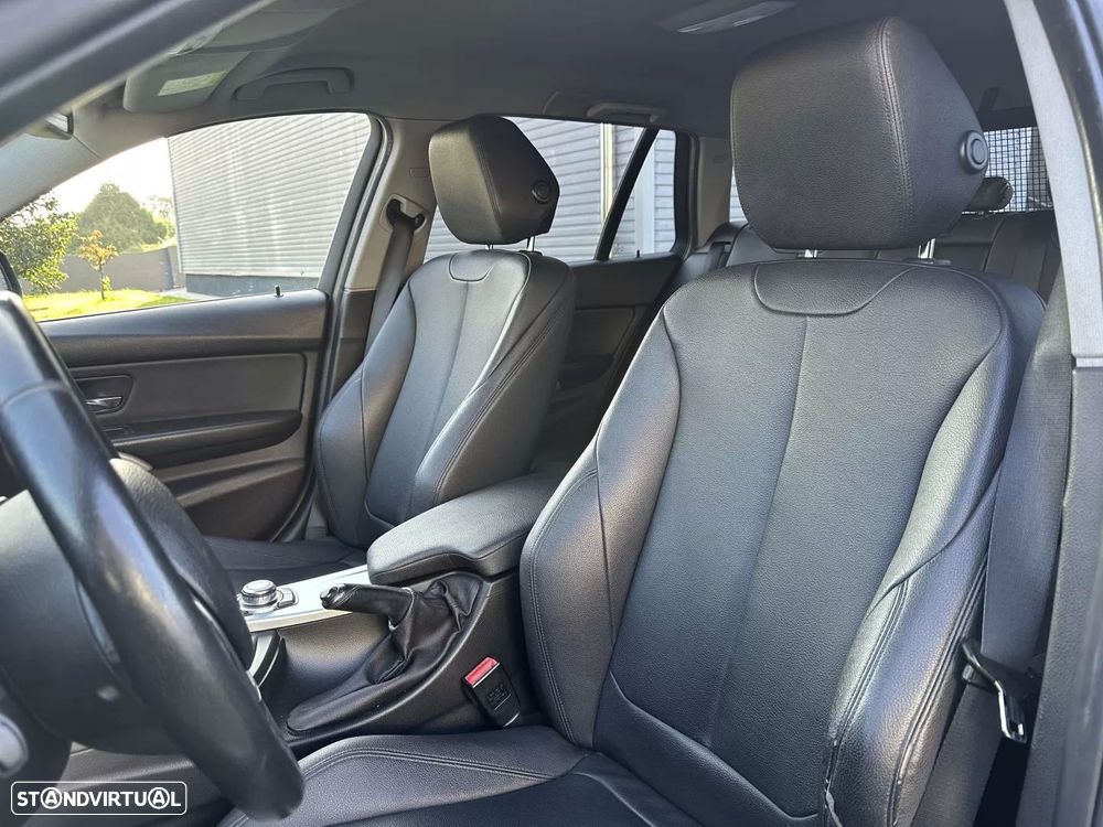 BMW 318 d Sport Line - 29