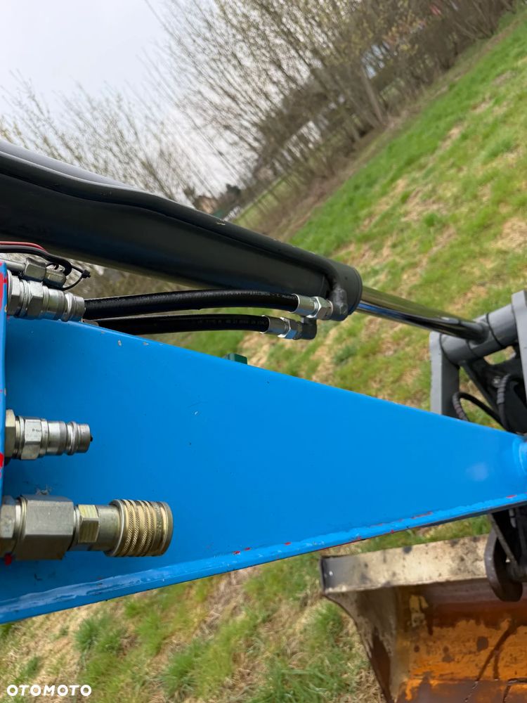 Wacker Neuson 6503 Koparka Kołowa 7ton. Nowe Podwójne Opony z felgami dodatkowe! Niski Przebieg. Maszyna w Bardzo ładnym Stanie. Pochodzi z Komuny Norweskiej. Silnik YANMAR 65KM. Zero luzów wycieków 2 łyżki Okazja. Maszyna pracowała sporadycznie przy lekkich pracach publicznych. Zero zużycia. Dekra 2026r Dokumentacja. Stabilizatory. Zamki na tłokach. 3 sekcje Hydrauliczne. Szybka wolna Jazda. Silnik YANMAR - 26