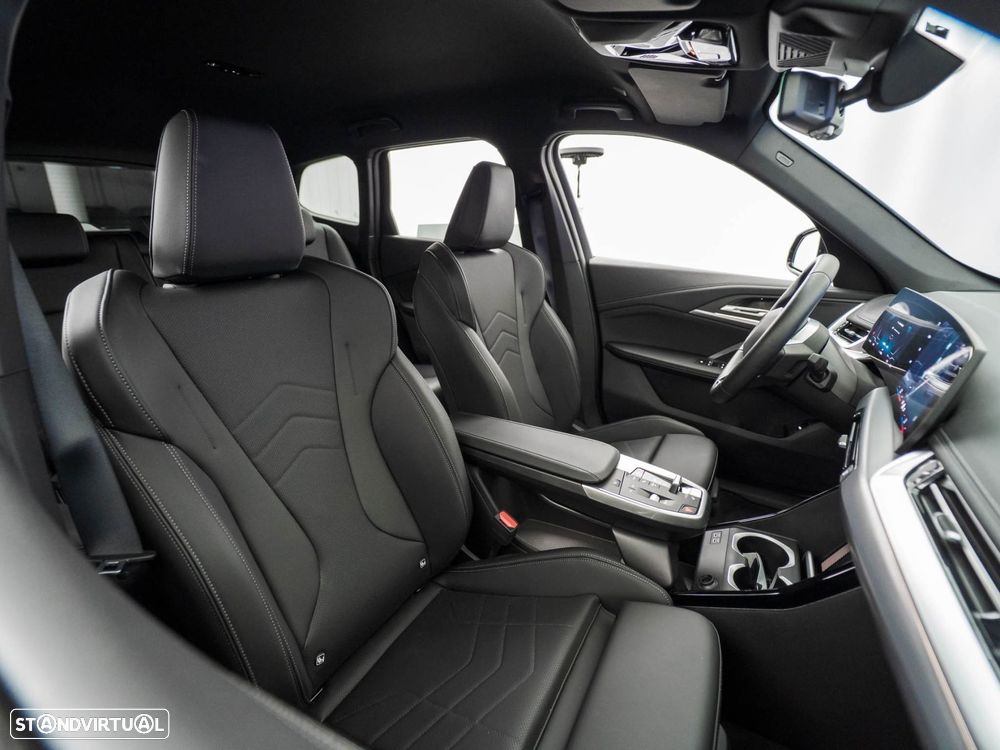 BMW iX1 eDrive20 Pack Desportivo M - 42