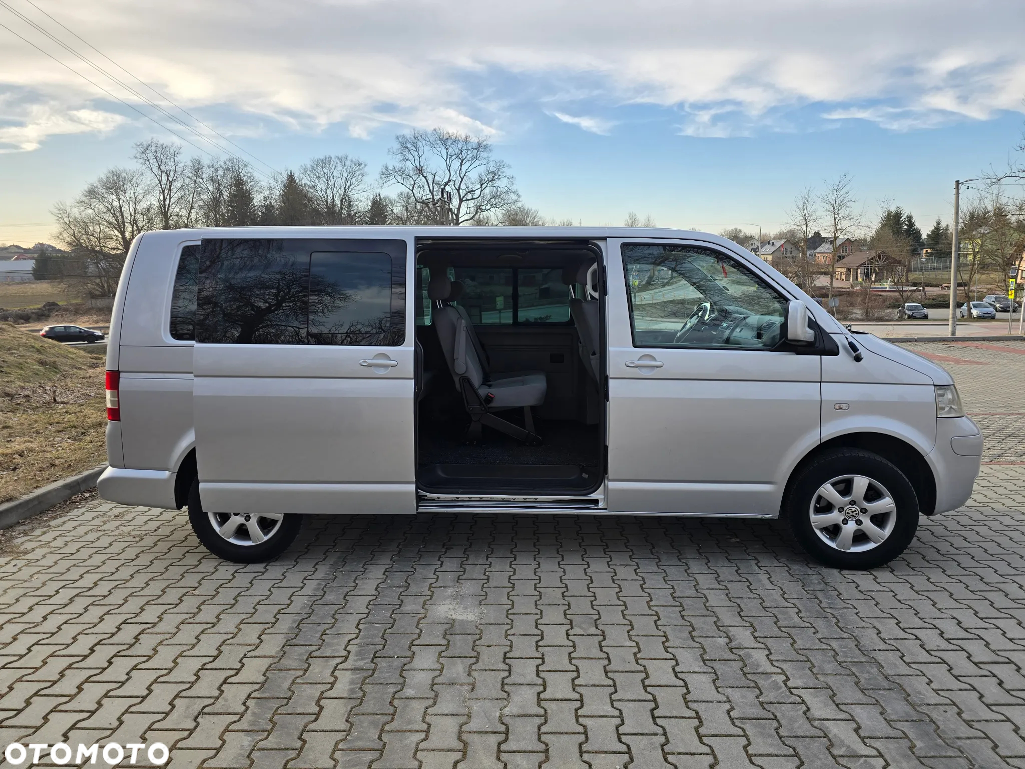 Volkswagen Caravelle - 19