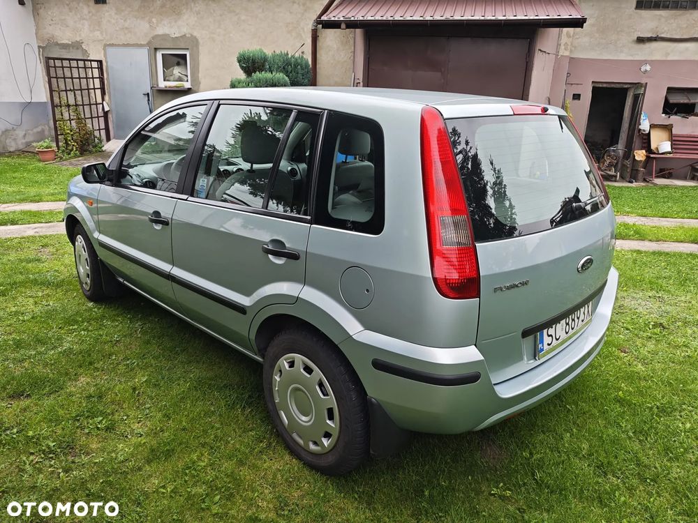 Ford Fusion 1.4 Ambiente - 11