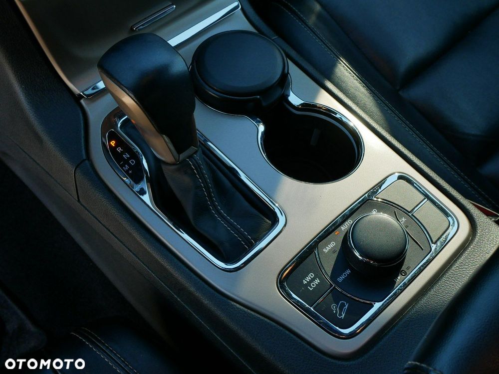 Jeep Grand Cherokee - 15