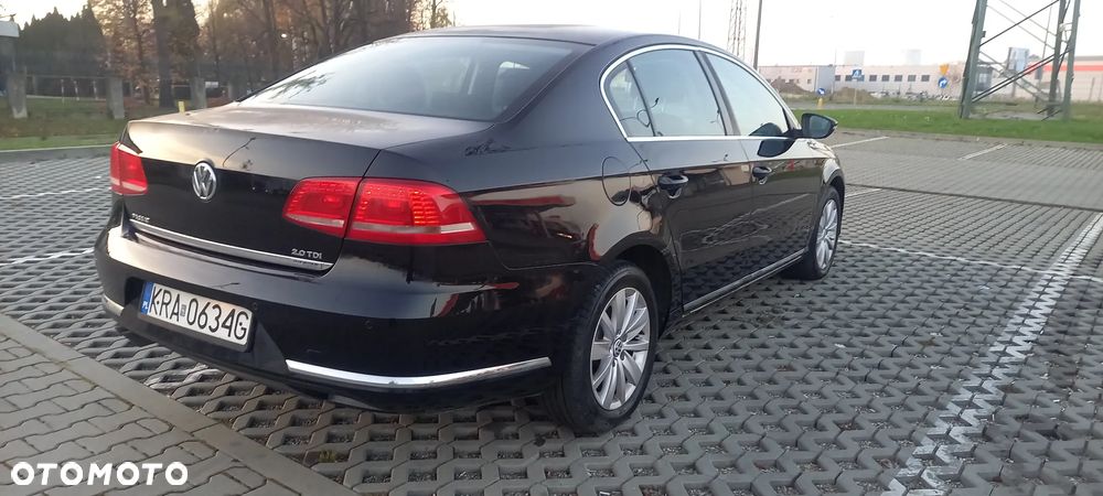 Volkswagen Passat 2.0 TDI DPF Sportline - 12