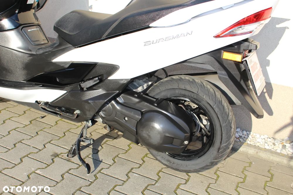 Suzuki Burgman - 23