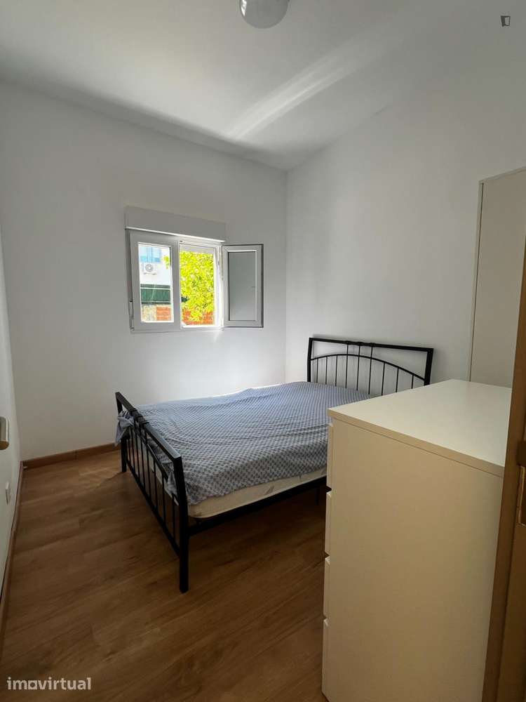 Quarto - localizado em Setubal - Grande imagem: 2/12